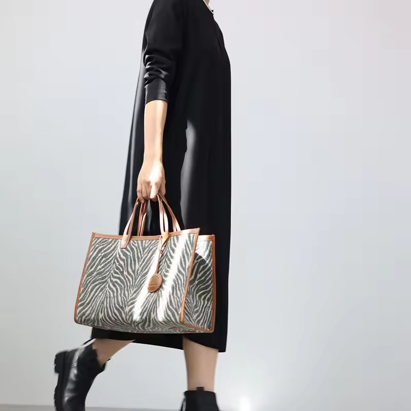 Luxury Tote Handbag – Large Capacity & Elegant Design