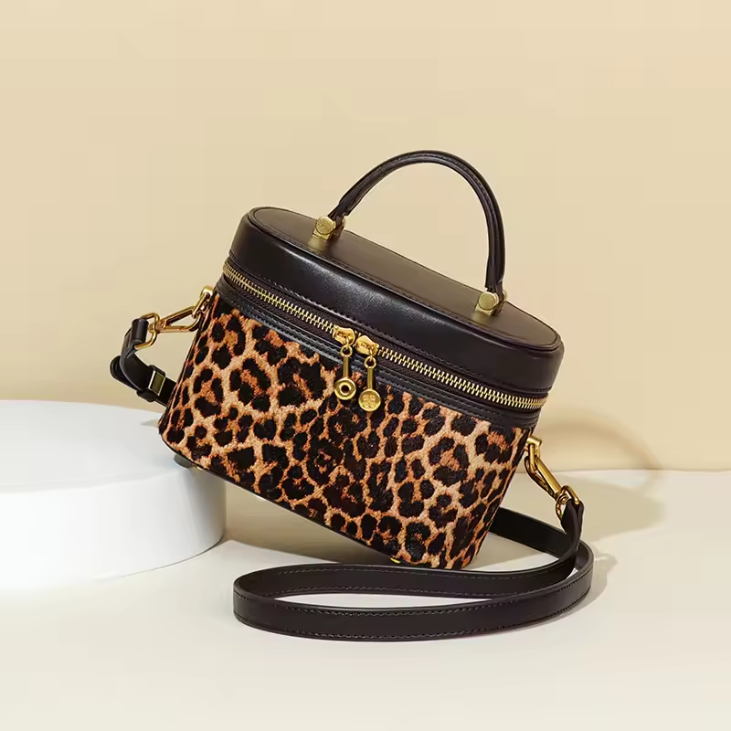 Fashionable Makeup Box Handbag – Chic & Versatile