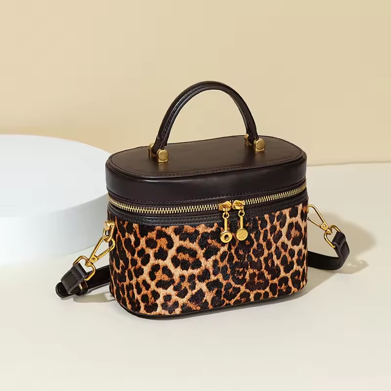 Fashionable Makeup Box Handbag – Chic & Versatile