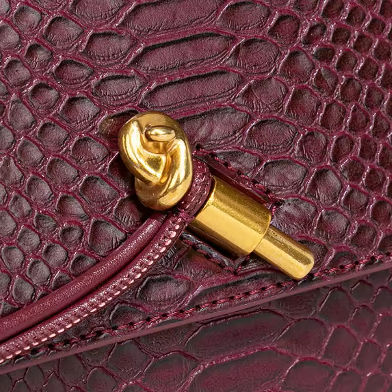 Chic Crocodile Pattern Crossbody Bag – Elegant & Stylish