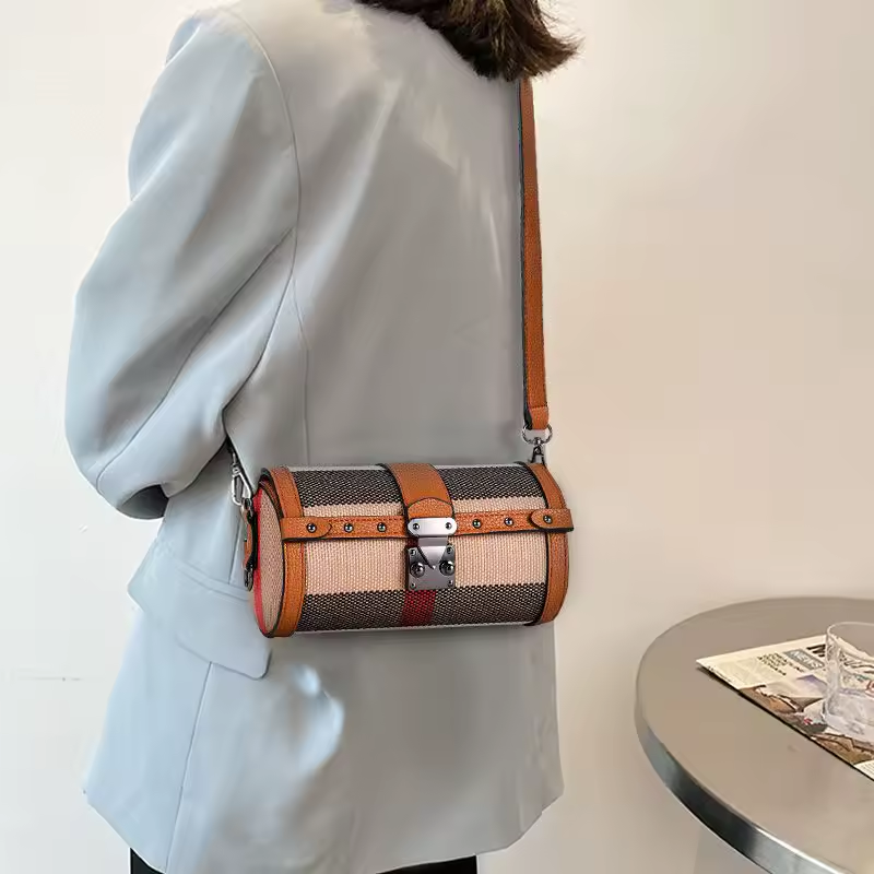 Retro Chic Tote & Shoulder Bag – Elegant & Spacious