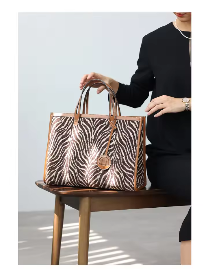 Luxury Tote Handbag – Large Capacity & Elegant Design
