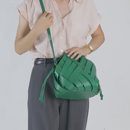 2025 New Style Woven Bucket Bag – Triangular Magnetic Buckle Crossbody Handba